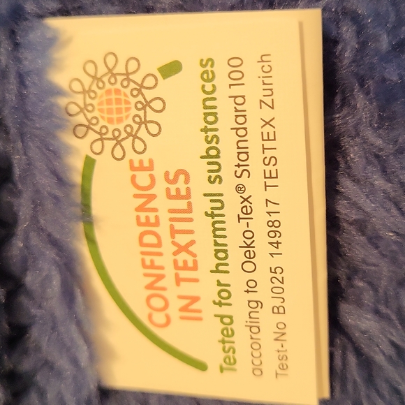 OEKO-TEXT  Lush blue throw NWOT.              B4 - Picture 4 of 5